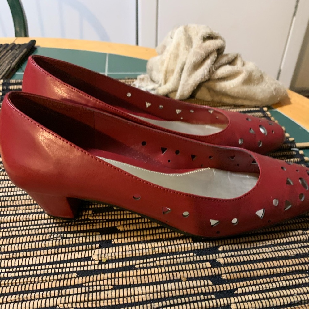 Pumps Red - Picture 3 of 3